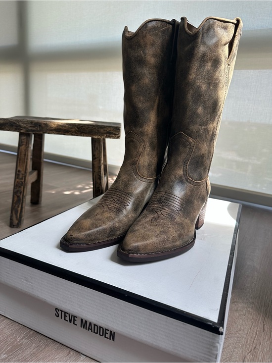 Steve Madden Shoes - Albany Brown Distressed Steve Madden Boots